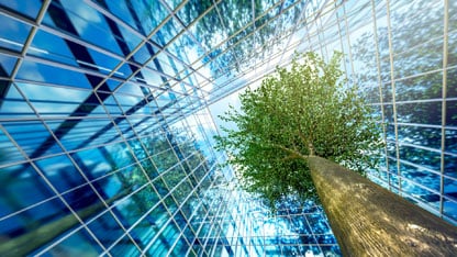 Imagen de IA de un edificio de negocios moderno con árbol y cielo.